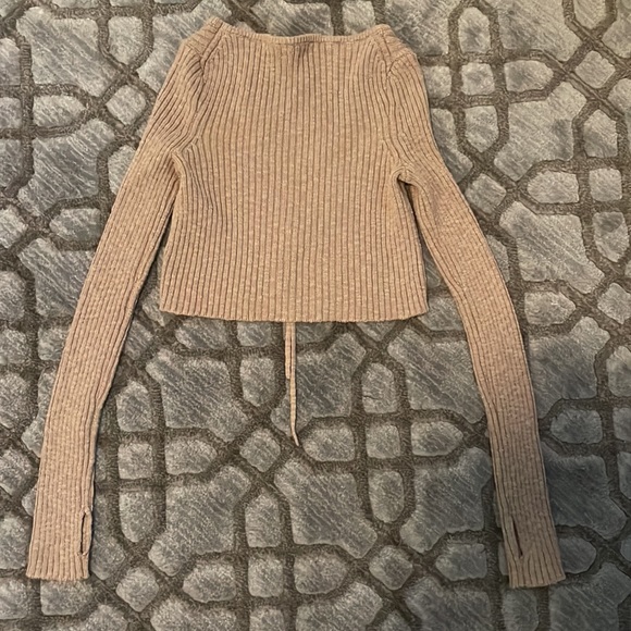 h:ours Revolve Lua Cropped Keyhole Sweater - Picture 3 of 3